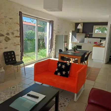 Du Petit Gue Holiday home Frossay